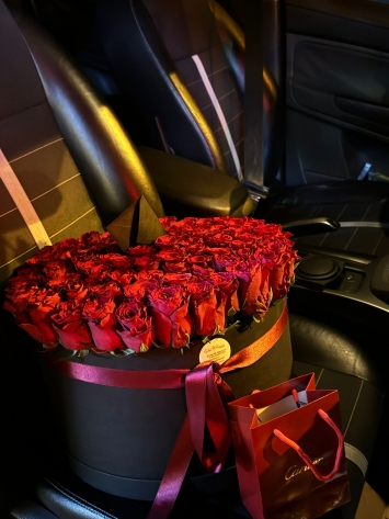 Kutuda Aşk: Siyah Kutuda Kırmızı Güller - İstanbul Aynı Gün Teslimat