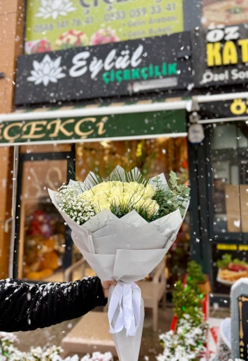 Kar Beyazı Gül Buketi