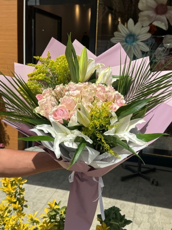 Pembe Gül ve Lilyum Buketi