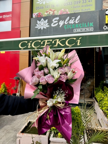 Pembe Lilyum ve Gül Buketi