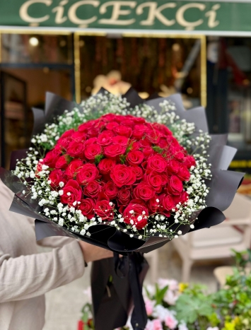 Gül Buketi: Siyah Zarafet – Eylül Çiçekçilik