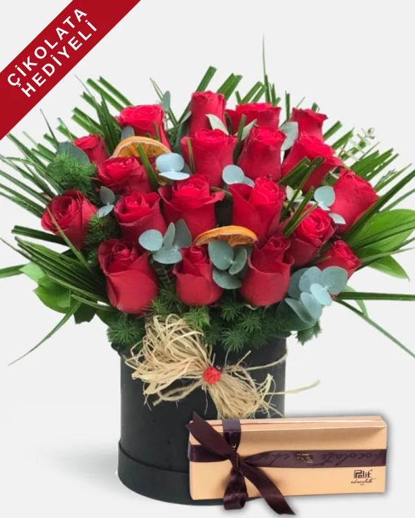 Aşkın ve Tatlılığın Zirvesi: 21 Kırmızı Gül Kutusu ve Özel Çikolata Hediyesi