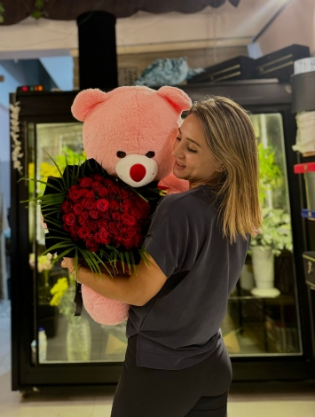 Aşkın En Sevimli Hali: Kırmızı Gül ve Ayıcık Seti